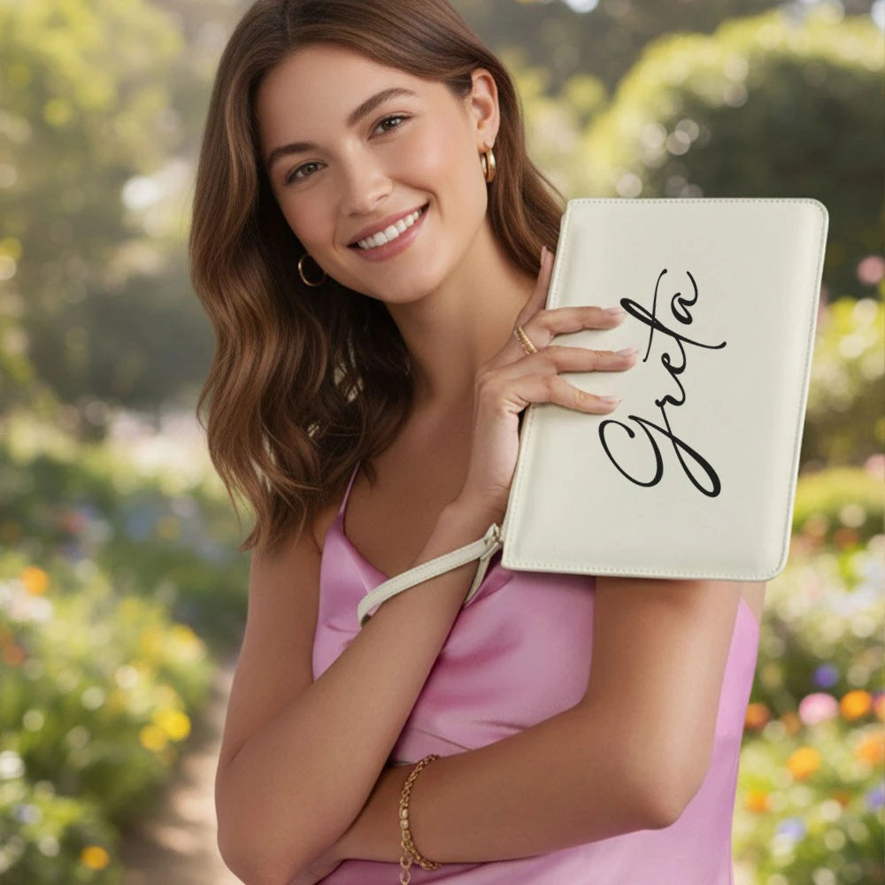 Pochette beige e nera in pelle saffiano personalizzata