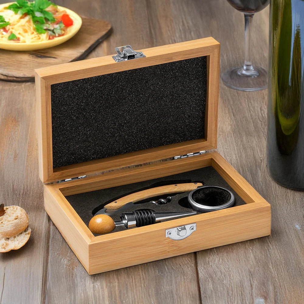 Cavatappi professionale e accessori vino all’interno di scatola in bambù incisa