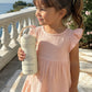 Bambina con borraccia personalizzata naturale Nouka con nome Denise e tartaruga