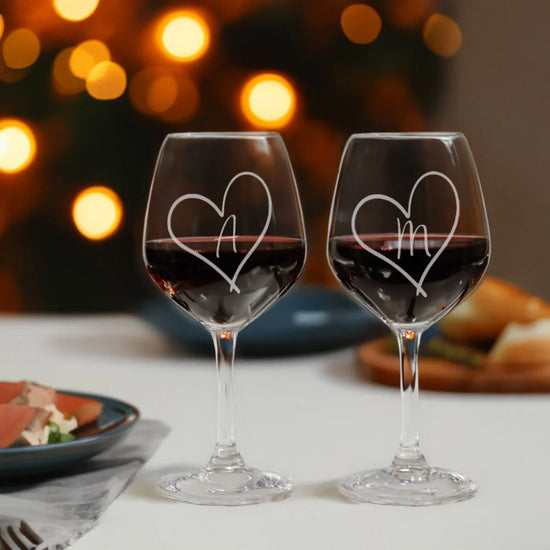 Set 2 calici per vino con iniziali e cuore