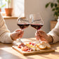 Calici da vino personalizzati con i nomi Marina e Luciano con tagliere di salumi e formaggi