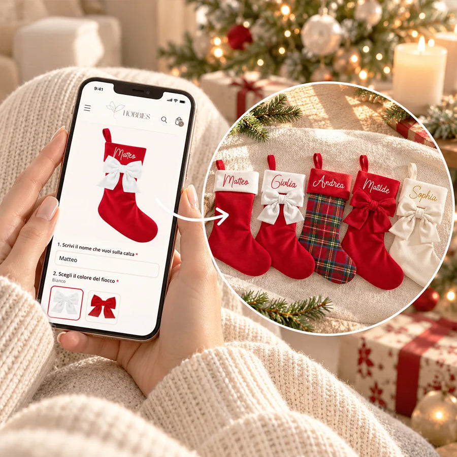 Personalizzazione online di una calza di Natale con nome e fiocco, con cinque modelli disponibili in velluto rosso, avorio e tartan.