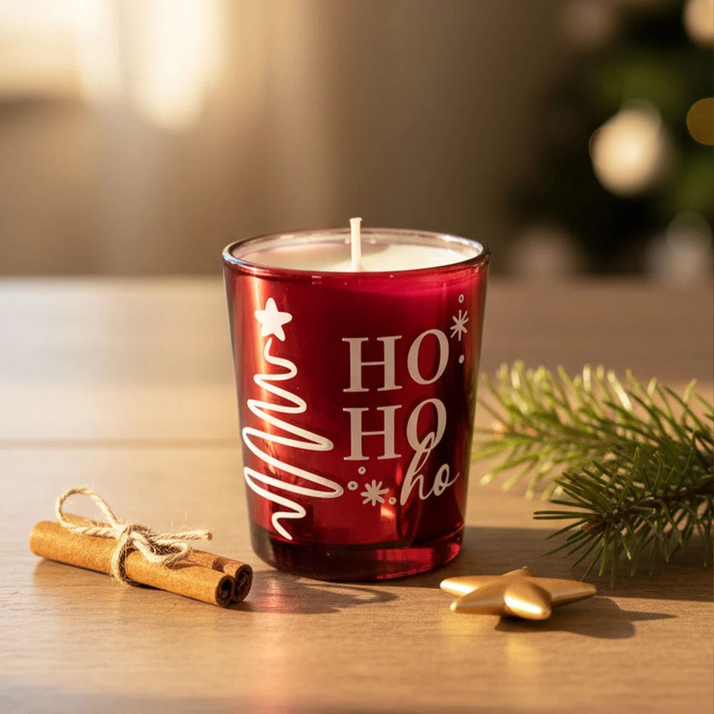 Candela profumata natalizia in vetro rosso decorato a mano