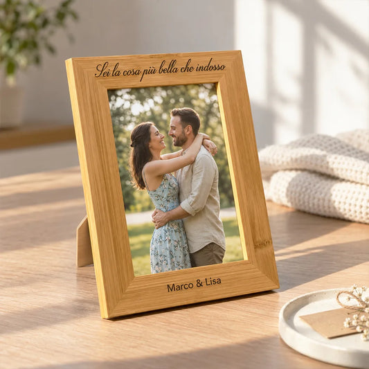 Cornice portafoto in bambù personalizzata con foto di coppia e nomi Marco e Lisa