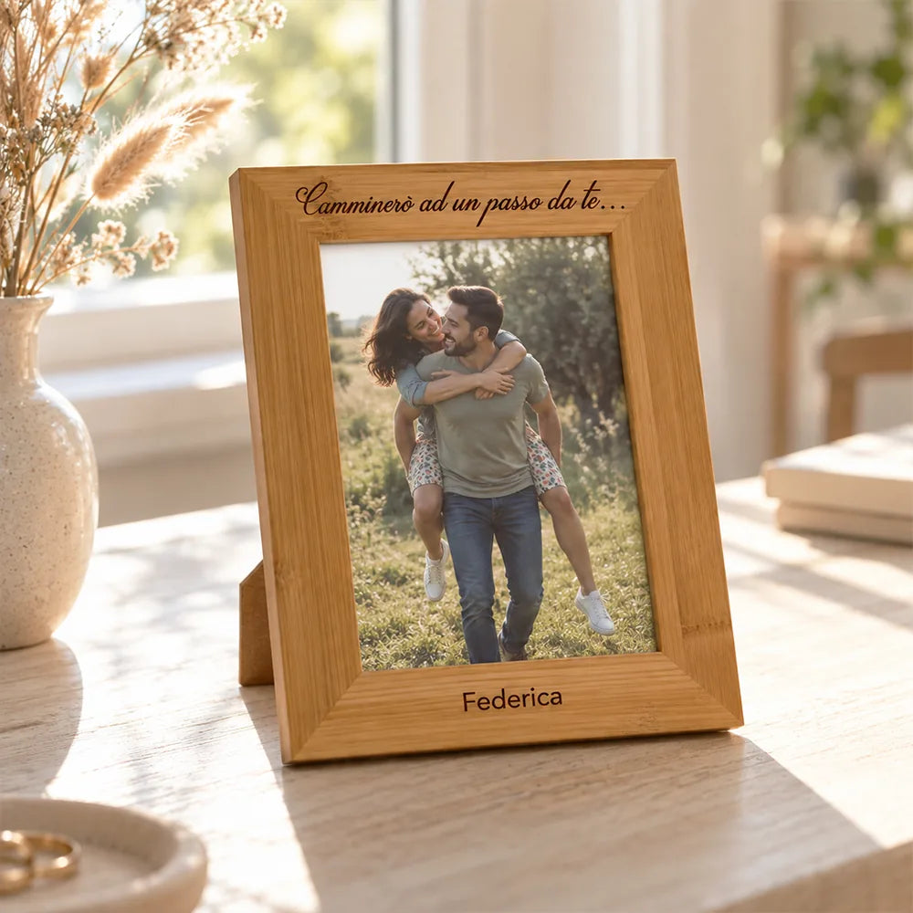 Cornice portafoto in bambù personalizzata con foto di coppia e nome Federica