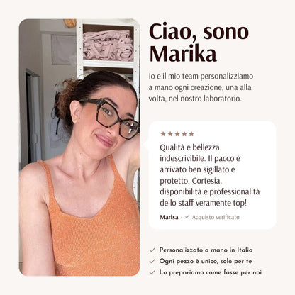 Marika di Hobbies nel laboratorio dove personalizziamo a mano ogni creazione
