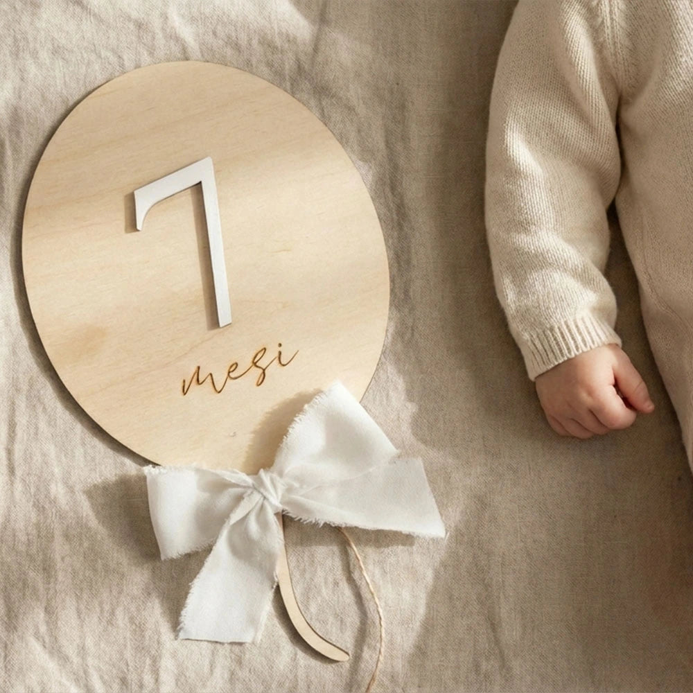 Idea regalo nascita artigianale: palloncini in legno personalizzati