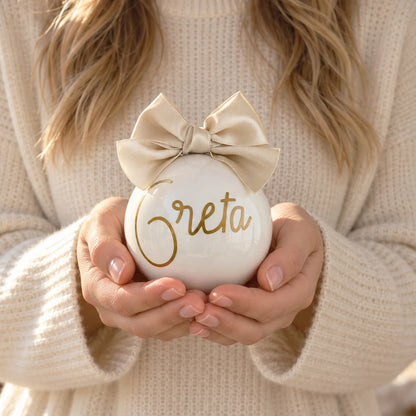 Sfera di Natale bianca personalizzata con nome e fiocco