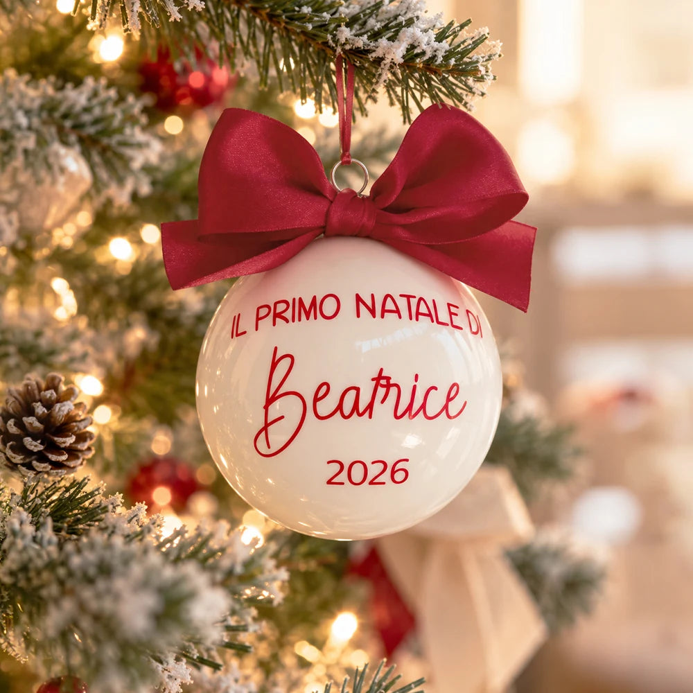 Sfera di Natale bianca personalizzata per il primo Natale con nome