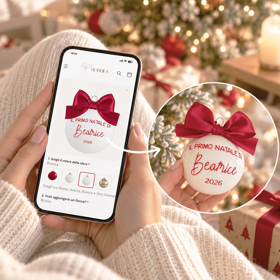Anteprima online della sfera di Natale personalizzata per il primo Natale con scelta di colore e fiocco